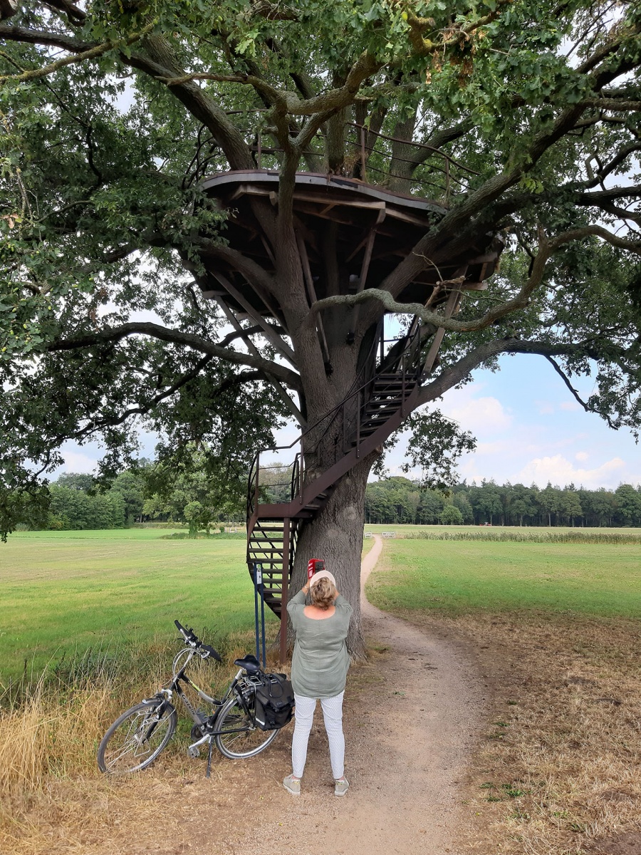 Tineke Wandelt Deel 11: Tineke Fietst